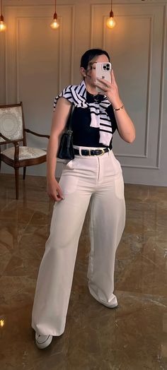 Neutral Look Outfit, Paris Inspired Outfits French Style, Casual Work Outfit Aesthetic, 1st Day At Work Outfit, Cute Formal Outfits Classy, Nordstrom Employee Outfits, White Collar Shirt Outfits Women, Classy Uni Outfits, How To Style Trousers Women Casual