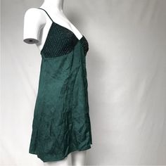 Free People Emerald Green Mini Slip Dress Size Medium New W/O Tags Questions? Leave A Comment Below! Green Spaghetti Strap Night Dress, Green Spaghetti Strap Dress For Night, Fitted Green Dress For Night, Free People Adella Dress, Tan Mini Dress, Lace Babydoll Dress, Chic Summer Style, Free People Mini Dress, Boho Chic Dress