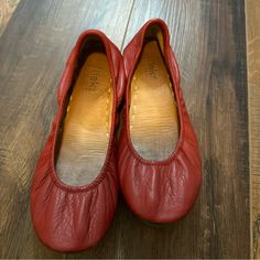 Elevate Your Summer Style With These Beautiful Red Leather Ballet Flats From Tieks. Crafted In Italy, These Flats Feature A Round Toe Shape And Slip-On Closure For Easy Wear. The Outsole Is Made Of Rubber, Providing Comfort And Durability. The Upper Is Made Of High-Quality Leather, And The Lining Is Also Made Of Leather. The Insole Is Also Made Of Leather, Providing Added Comfort. The Flats Are Designed With A Classic Theme, And The Logo Accents Add A Touch Of Elegance. These Flats Are Perfect For Casual Occasions, And The Solid Pattern Makes Them Versatile For Any Outfit. Available In Size Us 8, Uk 6, And Eu 39. *Theres A Small Scuff On The Right Heel, Please See Pictures Red Leather Flats With Leather Sole, Red Leather Closed Toe Flats, Red Closed Toe Flats With Leather Sole, Red Flats With Rubber Sole For Fall, Red Leather Flats With Round Toe, Red Almond Toe Flats With Leather Sole, Red Leather Ballet Flats, Red Ballet Flats, Tieks Shoes