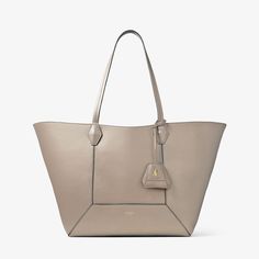 Discover the Diamond Tote, a contemporary and timeless wardrobe essential crafted from butter-soft leather. Panels meticulously stitched together create a distinct shape and offers a spacious interior. Bridal Flat Sandals, Womens Designer Bags, Bridesmaid Bags, Timeless Wardrobe, Sneaker Dress Shoes, Diamond Charm, Designer Shoulder Bags, Boot Bag, Day Bag