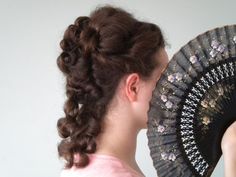 Locks of Elegance: Victorian hairstyle tutorial Elizabethan Hair, Masquerade Hairstyles, Retro Updo, Vintage Hairstyles Tutorial, Victorian Hair