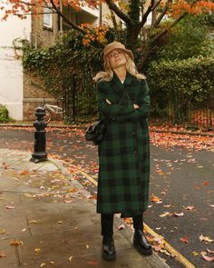 Lumberjack Style, Fashion Me Now, Checked Coat, Dark Academia Outfit, Lucy Williams, Academia Style, Dark Academia Fashion, Academia Fashion, Check Coat