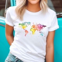 Unisex T-Shirt with Watercolor World Map 🌍 For all those who love to travel, explore the world and love adventure! This unique T-shirt shows a beautiful watercolor world map in soft, harmonious colors, decorated with artistic splashes of color. Perfect for your next adventure, semester abroad, sabbatical, as a reminder of past trips, or for the anticipation of your next adventure. Wear a piece of art that you can touch - ideal for vacation and everyday life! 🌿👕 Soft, comfortable & timeless - White Crew Neck T-shirt For Travel, Cotton Short Sleeve T-shirt For Travel, Cotton Crew Neck T-shirt For Travel, White Graphic Print T-shirt For Travel, Graphic Print Short Sleeve T-shirt For Travel, Casual Adventure T-shirt With Custom Print, Map Watercolor, Semester Abroad, Mens Travel