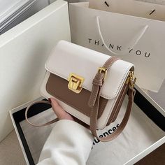 fb-feed Stylish School Bags, Trendy Purses, My Style Bags, Luxury Bags Collection, Aesthetic Bags, نظارات شمسية, Girly Bags, Stylish Backpacks, Luxury Purses