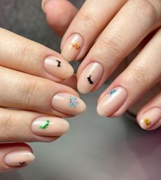 mini natural bug nail inspo Bug Nails, Engagement Nails, Silver Nail Designs, Animal Nail Art, Curved Nails, Hippie Nails, Nails Trends, Cute Nail Art Designs