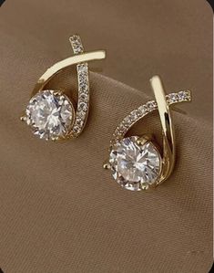 خواتم خطوبة, Gold Earrings Models, Diamond Earrings Design, Modern Gold Jewelry, Cross Earrings Studs, Stil Elegant, Moissanite Earrings, Fancy Jewellery, Gold Earrings Designs