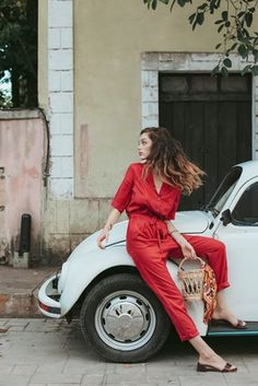 https://www.graceandmila.com/fr/p/combinaison-amelot-1661#description Short Sleeve Jumpsuits, Jumpsuit With Sleeves, Black Jumpsuit, Black Shorts, Wardrobe Staples, Wrap Dress, That Look, Jumpsuit, Boutique