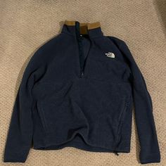 Size Mens Large. No Stains Practically Brand New. Open To Negotions. North Face Quarter Zip, North Face Sweater, Quarter Zip Fleece, Quarter Zip Sweater, Zip Sweater, Men's Sweater, North Face, The North Face