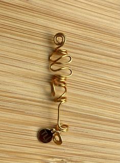 The KISMET Artistic Gold Wire-Wrap SISTERLOCK Jewel is a trend-setting design style of traditional gold-plated wire wrapped in an artistic, abstract form. The Sisterlock-sized Jewel measures 2.75 to 3.25 mm coil wrap. This jewel is the perfect compliment to other gold pieces in all collections due to its simple design. This is a unique design with loops, squared off angles and swirls, exuding a magnificent shine with this non-tarnish gold wire! It will not change color or peel. This jewel is a h Dreadlock Jewelry, Loc Jewelry, Rustic Romance, Military Ball, Prom Ideas, Sisterlocks, Gold Piece, Twist Braids, Gold Wire