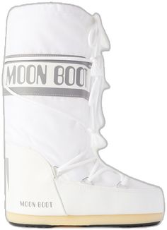 Casual White Insulated Boots, Functional White Waterproof Boots, Sporty White High-top Waterproof Boots, White High-top Sporty Waterproof Boots, White Waterproof Winter Boots, White Round Toe Functional Boots, White Functional Round Toe Boots, Functional White Round Toe Boots, White Waterproof Boots For Winter Outdoor Activities