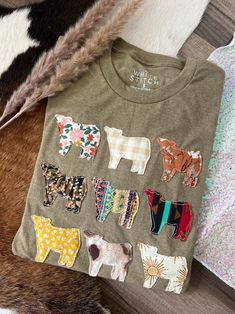 a t - shirt that has different animals on it