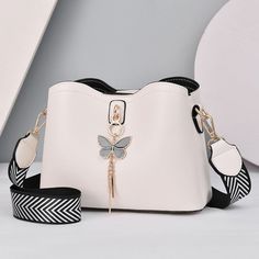 Beautiful Replica Designer Handbags Tas Bahu, White Handbag, Cow Boy, Leather Messenger, Cute Bags, Womens Crossbody Bag