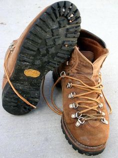 Vintage Hiking Boots, Hiking Attire, Vintage Hiking, Mine Forever, Best Hiking Boots, Best Hiking Shoes, Mens Fashion Rugged, Hiking Boots Women