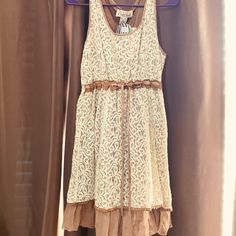 Beautiful Sleeveless Vintage Dress Brown Sleeveless Midi Dress For Spring, Fitted Brown Sleeveless Dress For Spring, Brown Lace Dresses For Spring, Beige Sleeveless Summer Vintage Dress, Sleeveless Brown Dress With Lace Trim, Vintage Beige Sleeveless Dress, Brown Sleeveless Dress With Lace Trim, Vintage Sleeveless Cream Mini Dress, Beige V-neck Sleeveless Dress