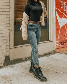 Dr Martens Outfit Fall, Doc Martin Outfits, How To Style Doc Martens, Style Doc Martens, Outfits With Air Force Ones, Doc Martens Outfits, Martens Outfit, Dr Martens Outfit, Martens Style