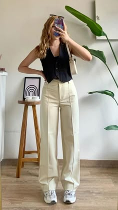 Work Outfits Women Semi Casual, Business Casual Outfits For Women Trendy, Trendy Buissnes Casual Outfits Woman, Corporate Summer Outfits Office Wear, Dressy Trouser Outfits, Semi Formal Outfits Summer, Spring Semi Formal Outfits, Minimalist Women Outfits, Elegant Back To School Outfits