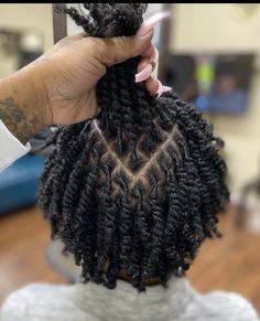 Makeup Artist Course, Hair Threading, Parting Hair, Short Box Braids Hairstyles, Movie Makeup, Tapered Hair, Beautiful Dreadlocks