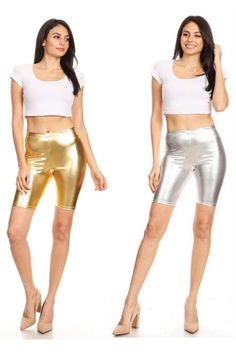 METALLIC GALORE: The perfect bike shorts for performances, ballet, clubbing, cosplay, dressing up and events. These shinny metallic shorts are a one of a kind, they come with elastic waist, made with stretchy material. Easy to wear and care. Great for casual wear and costumes. Pair it with sweater or hoodie and minimal sneakers for a sophisticated look! Business Professional Attire Women, Minimal Sneakers, Formal Attire For Women, 1950s Fashion Women, Beach Kaftan, Black Leggings Outfit, Metallic Shorts, Long Maxi, Casual Party