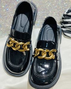 Product Details Style: Chic Material: PU Pattern Type: Chain Occasion: Daily Toe: Round Toe Heel Height: Flat Package Include: 1*Loafers Trendy Office Loafers With Chain Strap, Black Loafers With Chain Strap And Round Toe, Trendy Gold Flat Loafers, Chain Strap Loafers With Round Toe For Work, Black Chain Strap Loafers For Work, Trendy Party Loafers With Metal Feet, Trendy Gold Loafers For Work, Trendy Gold Loafers For Workwear, Chain Decor