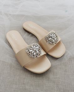 Champagne Wedding Sandals Name Evelyn, Bridesmaid Sandals, Rehearsal Dinner Outfits, Bridal Flats, Bridal Sandals, Wedding Flats, Pointy Toe Flats, Bridesmaid Shoes, Slip On Sandals