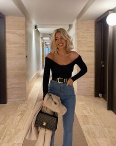 Simple Feminine Outfits, 40s Mode, Drinks Outfits, Laura Jade Stone, Elegante Casual, Looks Black, Night Out Outfit, Mode Inspo, Looks Chic