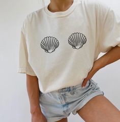 Details• Beach Shells Oversized Ivory Summer T-Shirt• Comfort Colors Brand• Fabric has stretch and has a relaxed fit• Short sleeves with a crew neckline• Pair this cute tee with shorts!Material• 100% cotton• Materials may have natural variations• Colors may vary from different viewing device Beige Short Sleeve T-shirt For Loungewear, Beige Graphic Tee For Summer, Beige Crew Neck Top For Vacation, White Summer Top For Loungewear, Summer Beige Crew Neck Top, Cream Graphic Print Top For Loungewear, Cream Crew Neck Top For Vacation, Oversized Beige T-shirt For Summer, Cream Graphic Print Top For Summer