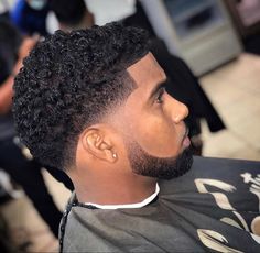 Hair Style Boy, Afro Taper, Low Fade Curly Hair, Afro Hair Fade, Black Man Haircut Fade, Temp Fade Haircut, Waves Hairstyle Men, Taper Fade Short Hair, Fade Haircut Curly Hair