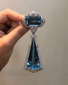 Cartier Aquamarine, Diamond Circle Pendant, The Bling Ring, Jewelry Appraisal, Diamond Brooch, Best Jewelry Stores, Deco Jewelry, Fabulous Jewelry, Art Deco Jewelry