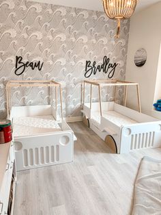 two twin beds in a room with wallpaper and wooden flooring that says boni, bibilgy