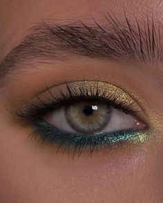 Festival Make Up, Smink Inspiration, Makijaż Smokey Eye, Dope Makeup, روتين العناية بالبشرة, Eye Makeup Art, Makeup Pictures, Prom Makeup, Makeup Eyeliner