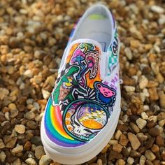 Vans Painted Shoes Ideas, Custom Slip On Vans, Diy Dye Clothes, Vans Aesthetic, Custom Vans Shoes, Painted Vans, Custom Painted Shoes, Custom Shoes Diy, Painted Sneakers