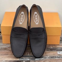 New In Box Size Uk 9 Us 10.5 Tod's Sizing Chart Is In Listing And Tod's Are Sized According To Uk Size Tods Shoes, Sizing Chart, Slip Ons, Loafer Shoes, Men's Shoes, Loafers, Slip On, Size 10, Man Shop