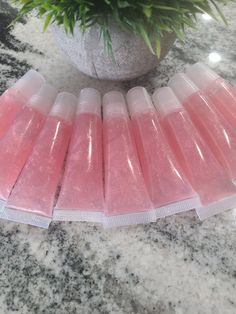 Enjoy these mini tube lip glosses. They will put a shine on your lips, while moisturizing at the same time. These make the perfect party favor gifts, stocking stuffers, teacher gifts and more. These purse size tubes are 10 ML 10ml, the total length is approx. 8.5 cm/ 3.34 inches, Lip Gloss Party Favor, 18th Party, Party Favors Christmas, Barbie Party Decorations, Pink Party Favors, Favor Gifts, 18th Bday, Galentines Party, Lip Shapes