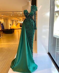 Pattern TypemonoAge-targeted18-24StyleClassicFashion Element&ltp&gtsimple&lt/p&gt&ltbr/&gt&ltp&gtSleeve Style&lt/p&gt&ltbr/&gt&ltp&gtOne-Shoulder&lt/p&gt&ltbr/&gt&ltp&gtBuilt-in Bra&lt/p&gt&ltbr/&gt&ltp&gtYes&lt/p&gt&ltbr/&gt Green Mermaid Prom Dress, Long Sleeve Mermaid Prom Dress, Mermaid Gown Prom, Mermaid Evening Gown, Mermaid Prom Dress, Green Mermaid, Dress One Shoulder, Fashion Design Dress, Sequin Party Dress