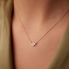 4 Diamond Necklace, Small Diamond Pendant, Diamond Cluster Necklace, Diamond Pendants Designs, Fancy Jewelry Necklace, Flawless Diamond, Diamond Necklace Designs, Silver Necklace Set, Symbol Necklace