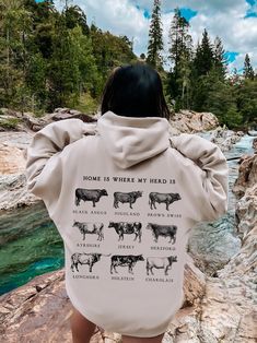 Show off your love for cows this home is where my herd is hoodie! Design is on the front and back. Size up for an oversized look. Our designs are printed on Gildan 18500 hooded sweatshirts. Ideal for any situation, a unisex heavy blend crewneck sweatshirt is pure comfort, with a loose fit and medium-heavy fabric. Please note the unisex sizing. It's important to check the included size chart to compare with a favorite tee already in your possession. Sweatshirts are made in the USA. Fiber composit Highland Cow Sweatshirt, Western Hoodies, Cow Hoodie, Western Jacket, Cute N Country, Home Is Where, Limassol