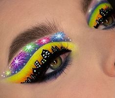 eye makeup😍 Firework Eye Makeup, Fireworks Makeup, Firework Makeup, Makeup Monday, Makeup Supplies, Eye Base, Eye Makeup Designs, Green Eyeshadow