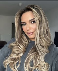 Blonde Hair And Olive Skin, Blonde For Latinas Olive Skin, Shades If Blonde, Warmer Tones Hair, Blonde Hair And Brown Highlights, Blonde Highlights On Latina, Brown Skin Blonde Highlights, Face Frame Blonde Highlights, Brown Balayage Hair Blonde