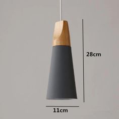 the height of a light fixture with measurements for each bulb and wooden end, on a gray background