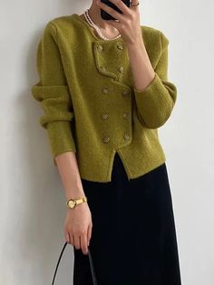 Elegant Sweater, Knitting Women Cardigan, Estilo Chic, Style Cardigan, Cardigan Fashion, Going Out Outfits, Top Fabric, Fashion Mode, Cardigan Tops