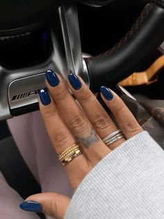 15 Super Cute Fall Nail Colors for Dark Skin To Fall In Love With Simple Almond Dip Nails, Shellac Nail Inspiration, Fall Color Nails Dip, Light Nails Colors, Round Nails Colors, Gel Shellac Nails Summer, Nail Inspo Fall Almond, Dip Nail Ideas Blue, Nail Ideas Plain Colors