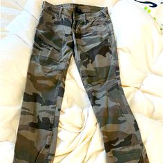 True Religion Casey Grey Camouflage Pants Low Rise Super Skinny Size 26 Never Worn Stretch Military Camouflage Bottoms, Military Camouflage Straight Leg Pants, Military Style Camouflage Straight Leg Pants, Fitted Camouflage Military Pants, Camouflage Mid-rise Bottoms For Fall, Mid-rise Camouflage Bottoms For Fall, Fall Camouflage Mid-rise Bottoms, Fall Camouflage Mid-rise Pants, Pants Low Rise