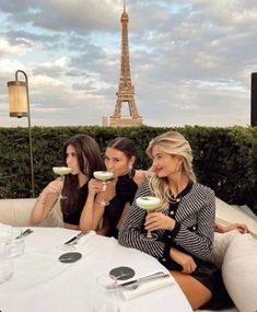 Paris Vibes, Paris Summer, Parisian Life, Paris Aesthetic, Paris Trip, Voyage Europe, 2023 Vision Board