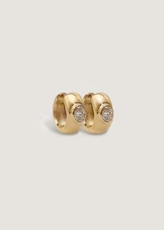 Our Ynez Dome Huggies embody the very essence of a modern heirloom—They're classy, timeless, and luxurious. With oval-shape diamonds on each hoop, she can be work day to night.Complete the look with the Pavé Hoop Huggie Earrings. Secure snap hinge closure. 14k solid gold—alwaysWeight: Approx 2.5g per earringWidth: 5.8mmCarat weight: 0.22cw per earringDiamond Shape: OvalClarity: SI 1-2 Nameplate Bracelet, Diamond Huggie Earrings, Fall Rings, Diamond Huggies, Baroque Pearl Earrings, Earrings Diamond, Anniversary Jewelry, Gold Heart Necklace, Pearl Hoop Earrings