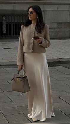 Classy old money outfit fashion woman Female Lawyer Fashion, Satin Skirt Outfit, Rok Outfit, Mode Ulzzang, Lawyer Fashion, Lawyer Outfit, Rock Outfit