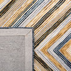 a close up of a rug with a square frame on the bottom and an empty area in the middle