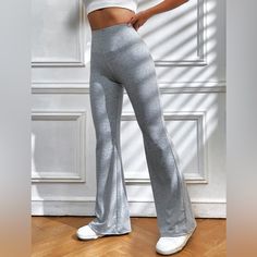 ***Brand New Never Worn*** Ezwear Balletcore Solid Flare Leg Sweatpants So Comfortable! The Best Pants Ever! I Love The Flare Legs, They Make You Feel Like Your Not Wearing Sweats! Lol Size: M Or L Color: Light Grey Pattern Type: Plain Type: Flare Leg Waist Line: High Waist Length: Long Fit Type: Regular Fit Closure Type: Elastic Waist Fabric: Tight Fit Material: Knitted Fabric Composition: 95% Polyester, 5% Elastane Care Instructions: Machine Wash With Like Colors - Smoke/ Pet Free - Carefully Shein Order, Mia Outfits, Yoga Flare Pants, Shein Wishlist, Women Sweatpants, Shein Clothing, Boot Cut Leggings, Patterned Jeans, Cute Leggings