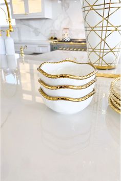 White and Gold Twisted Rope Soup Bowl (Set of 4) White And Gold Kitchen Decor, Kitchen 2025, Gold Kitchen Accessories, Glam Kitchen, Gold Dinnerware, White Kitchen Decor, Soup Bowl Set, Gold Kitchen, Ceramic Hand