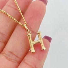 🔠 Minimal and Chic 🔠
Our 18K Gold Letter Pendant (pendant only) is the perfect personalized accessory for those who love understated elegance.

🎁 Shop Now: https://www.etsy.com/ca/shop/EttheaJewelry

✨ Tag: #SKU013 #GoldPendant #PersonalizedJewelry #EttheaJewelry