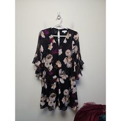 This Is A Calvin Klein Dress In Size 6 With A Floral Pattern And A V-Neckline. The Dress Has 3/4 Length Flared Sleeves And Is Made Of Chiffon Fabric. It Falls To A Midi Length And Has A Fit And Flare Or A-Line Style. The Dress Is Suitable For Various Occasions Such As Weddings, Parties, Casual, Formal, Workwear, And Business. The Dress Is Brand New With Tags And Is Lined. The Dress Has A Flower Theme. Clothes Have Been Washed Or Cleaned Theme Clothes, Calvin Klein Blue Dress, Grey Sheath Dress, Formal Workwear, Corporate Dress, Summer Dress Patterns, Pink Sleeveless Dress, Flower Theme, Blue Sleeveless Dress